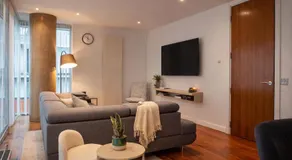 High-End Modern Two-Bedroom Apartment central - Image 2
