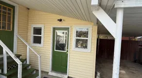 Private Bayou Guest Suite with King Bed, Kitchenette, Carport & Patio - Image 4
