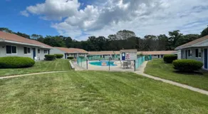 Captain's Lodge Motel - Image 4