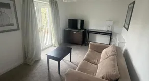 Luxury 2 Bed Apartment Central Yarm - Image 2