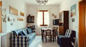 Seaside Beach House with Private Parking - Image 2