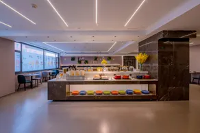 Home Inn Style Rongcheng High-speed Railway Station - Image 3