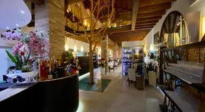 Momi's Hotel - Image 2