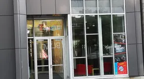 Huge King Room in 3 BedRoom Great Location Downtown Mtl - Image 3