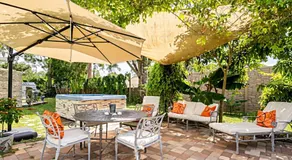 Close to beaches with hot tub and large garden - Image 2