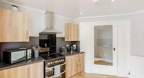 Spacious City Apt - Dunfermline - Image 3