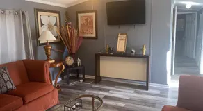 Cozy 3BR cabin with AC and Wi-Fi Fully Fenced - Image 2
