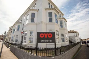 OYO Studiotel Great Yarmouth - Modern Hotel Apartments - Image 5