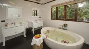 Royal Majestic Grand Thai Villa - Image 5
