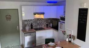 Suite Eden Spa, Appart'hôtel bien être , Patio de standing barbecue - TV XL CinéSport, Lit Q-Size, Wifi, P-Gratuit en Résidence - Image 4