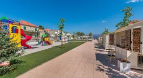 Lemon Tree Garden Apartment -Spacious Private Courtyard & City Center - Image 4