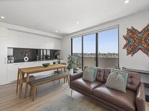 Bright City-view Retreat in the Heart of Preston - Image 2