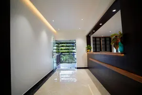 7 The Business Hotel - Image 4