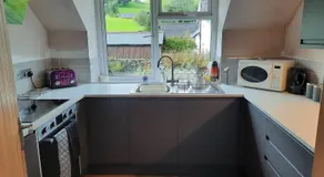 3 Bed Barn - Sleeps up to 6 - Parking - Wifi - Image 2