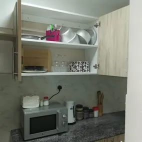 CLASSY COZY ONE BEDROOM IN SOUTHB - Image 4