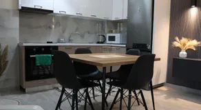 Fior Apartment with Balcony View - Image 4