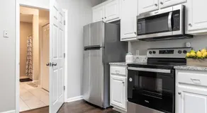 Stylish and Cozy Retreat - Image 2