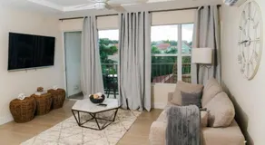 Lou Lou's Hideaway - Image 2