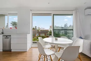Sunny Manly Apartment Steps from Beach & Cafes - Image 5