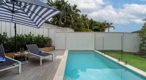 Bayside Luxury Retreat with Pool Near to Cronulla - Image 3