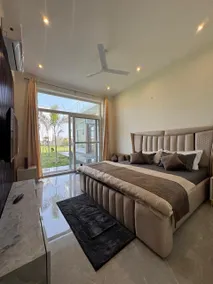 Galaxy Aravali Farm
5 BHK with Pool, City skyline. - Image 2