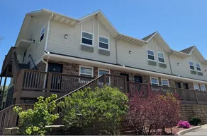 Price Pointe Inn - Image 2