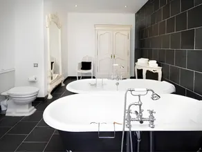Woodlands Hotel - Image 4