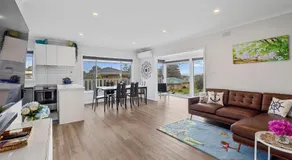 Justice Beach house Cowes - Image 2