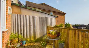 Modern Hastings Home for Groups with Garden Terrace and Dedicated Workspace - Image 3