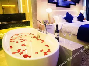 He Hotel - Image 3