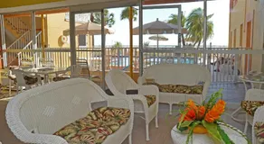 Page Terrace Beachfront Hotel - Image 4