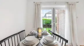 Urban Stay - Image 2