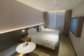 Home Inn Plus Shanghai Lujiazui Shangcheng Road Metro Station - Image 2