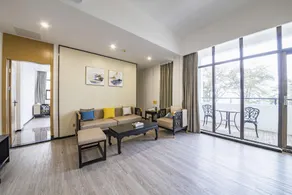 Peninsula Holiday Hotel - Image 2