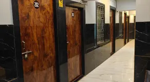hotel shiv - Image 3