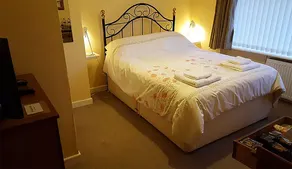 A. B&B - Glastonbury - Image 3