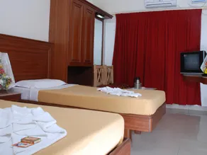 SNT Comforts Hotel - Image 4