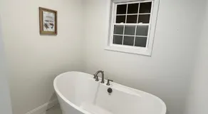 Soaking Tub Luxury 3-Bedroom TownHouse - Image 4