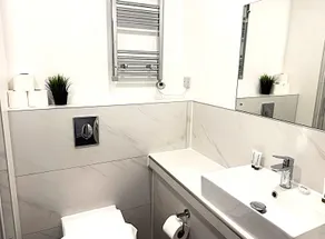 Goodmayes Grand Hotel - Image 5