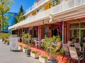 Largo Beach Hotel - Image 5