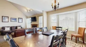 Roomy townhouse with full kitchen private hot tub & patio - near skiing - Image 4
