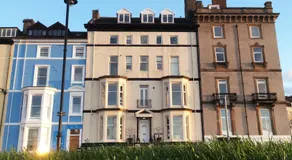 Riviera Guesthouse - Image 4
