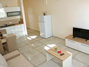 Modern  ground floor apartment with private terrace only 200m from the sea - Image 5