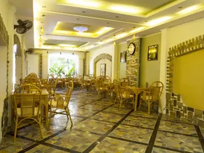 Spring Hotel - Image 2