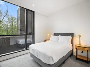 Brand-New 2-Bed with Rooftop Access - Image 5