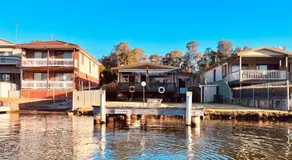 The Anchorage- A waterfront 70’s retreat - Image 3