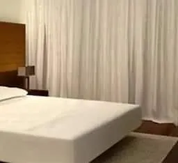 Hotel Holiday Inn - Image 3