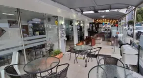 Stay Blue Hotel - Image 2