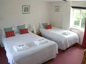 The Greyhound Inn  Aldbury - Image 2