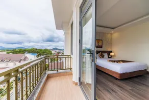 ROYAL DRAGON HOTEL - Image 2